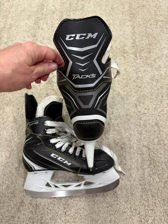 CCM Black and White Youth Ice Hockey Skates - Picture 2 of 8